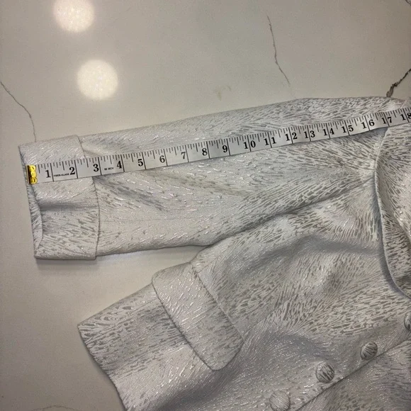 Tahari Ivory Textured Cropped Jacket with Wide Shawl Collar - Picture 8 of 9